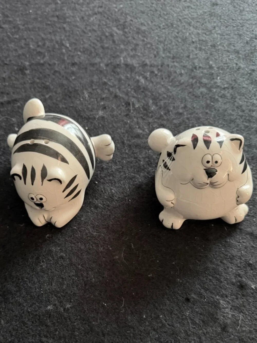 Discontinued Vintage Pier 1 Imports Ceramic“Chubby Cat” Salt/Pepper Shakers